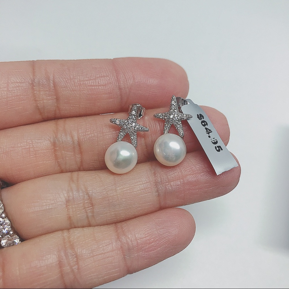 SUMMER LOVIN STUDS PEARL STUD EARRING - Picture 7 of 8